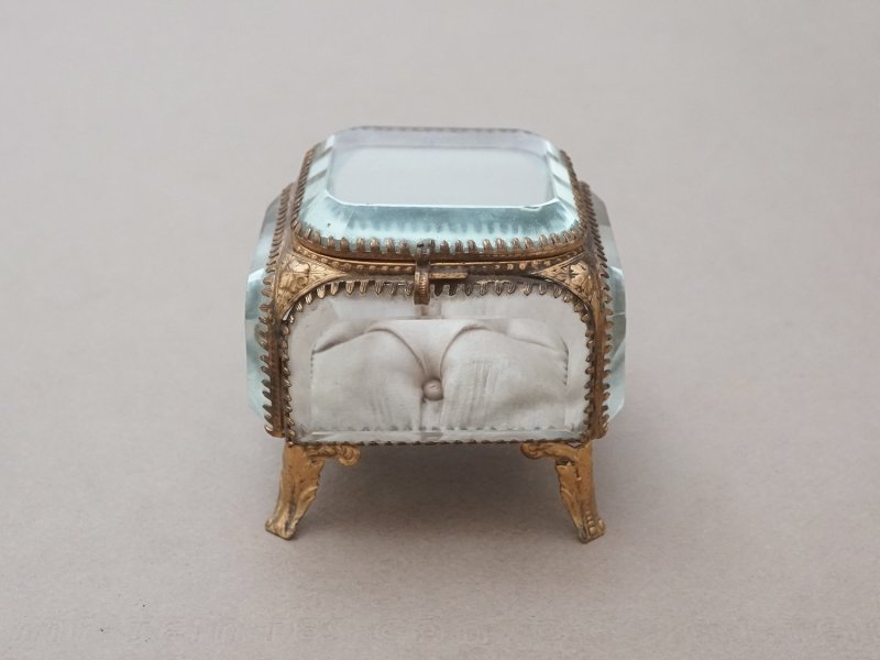 画像3: アンティーク ジュエリーボックス パウダーピンクのシルククッション 