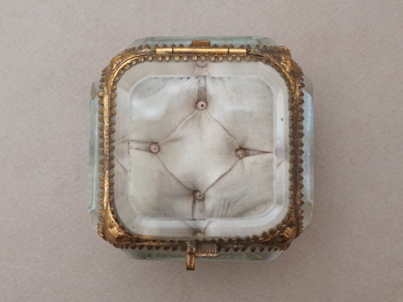 画像4: アンティーク ジュエリーボックス パウダーピンクのシルククッション 