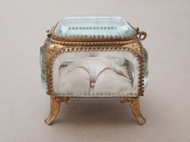 画像12: アンティーク ジュエリーボックス パウダーピンクのシルククッション 