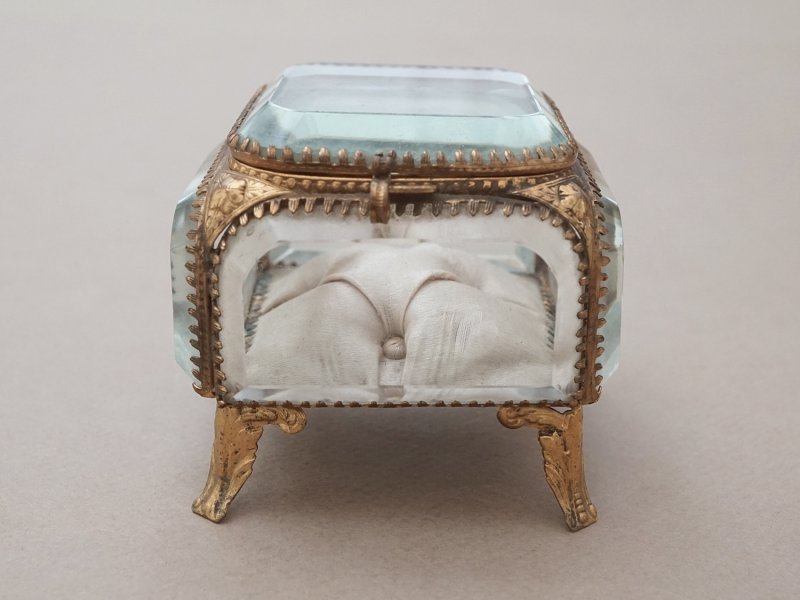 画像10: アンティーク ジュエリーボックス パウダーピンクのシルククッション 