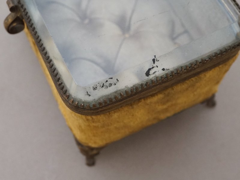 画像14: アンティーク ジュエリーボックス シャンパンゴールドのシルククッション&ベルベット