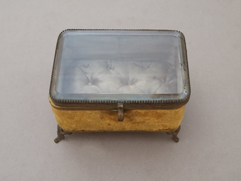 画像4: アンティーク ジュエリーボックス シャンパンゴールドのシルククッション&ベルベット