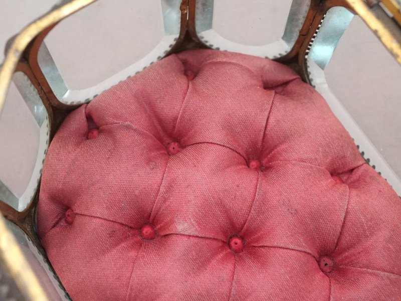 画像7: 19世紀 アンティーク オクトゴナル 大きなジュエリーボックス 八角形 ワイン色のシルク製クッション