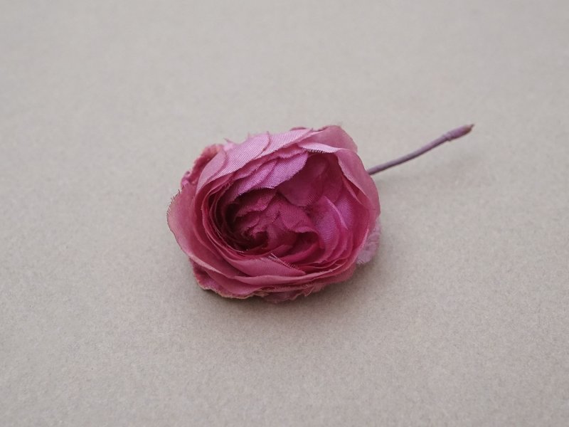画像2: アンティーク シルク製 小さな薔薇の布花 ドール用 ボルドー