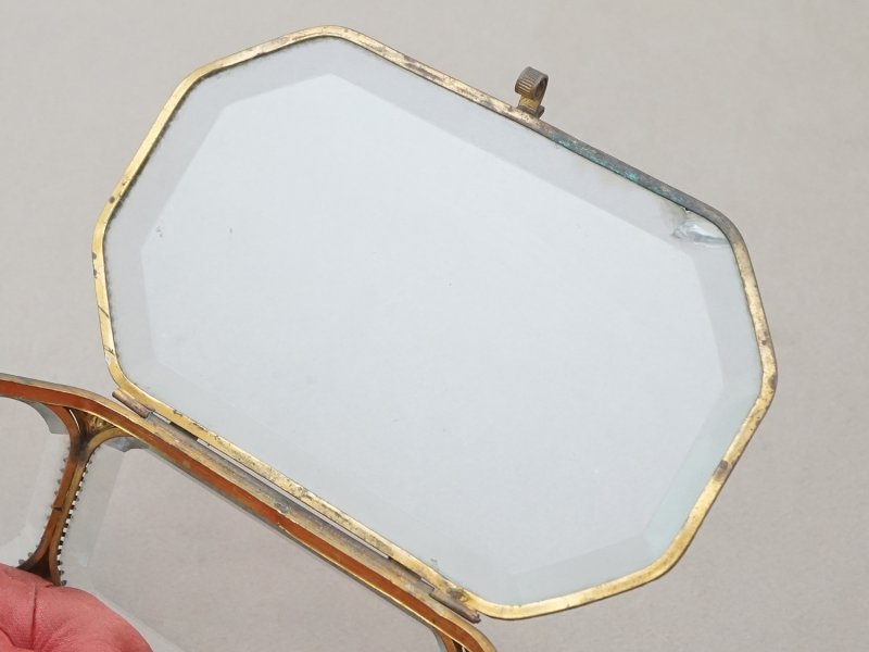 画像5: 19世紀 アンティーク オクトゴナル 大きなジュエリーボックス 八角形 ワイン色のシルク製クッション