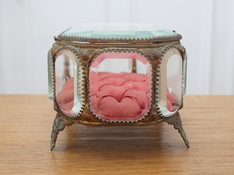 画像11: 19世紀 アンティーク オクトゴナル 大きなジュエリーボックス 八角形 ワイン色のシルク製クッション