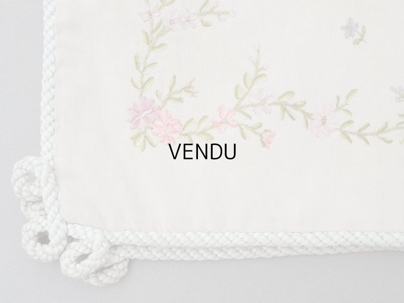 画像8: アンティーク シルク製 花かごのリボン刺繍入り ハンキーケース ハンカチ用ポシェット フラワーバスケット