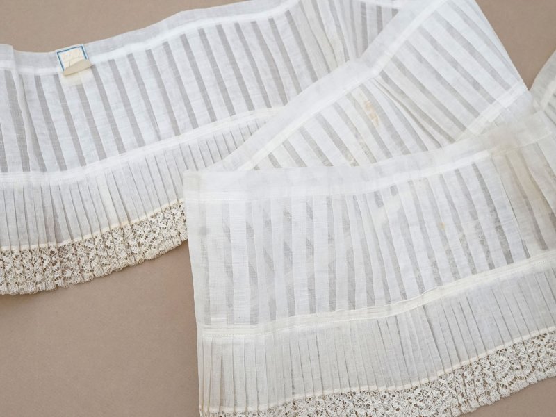 画像8: 1900年頃 アンティーク 幅広 ドレスの裾  レース付き プリーツ 幅19.5cm コットンオーガンジー ドレスパーツ