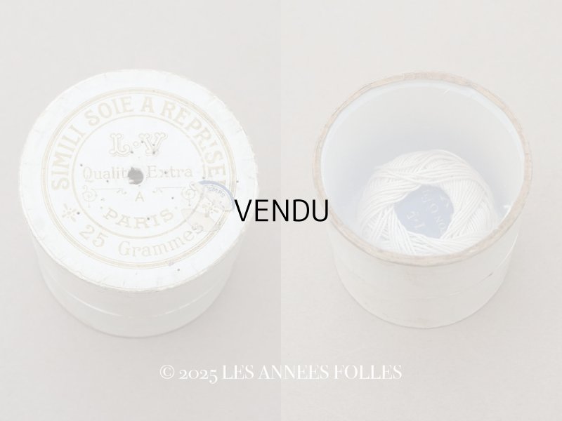 画像1: アンティーク 硝子の蓋 スレッドケース 糸箱 ホワイト - L.V PARIS -