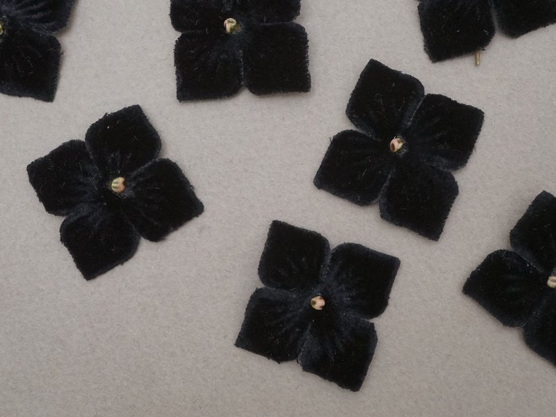 画像3: アンティーク 布花材料 ベルベットの花びら 花芯付き 10ピースのセット 約3cm 布花 黒