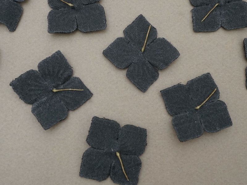 画像4: アンティーク 布花材料 ベルベットの花びら 花芯付き 10ピースのセット 約3cm 布花 黒