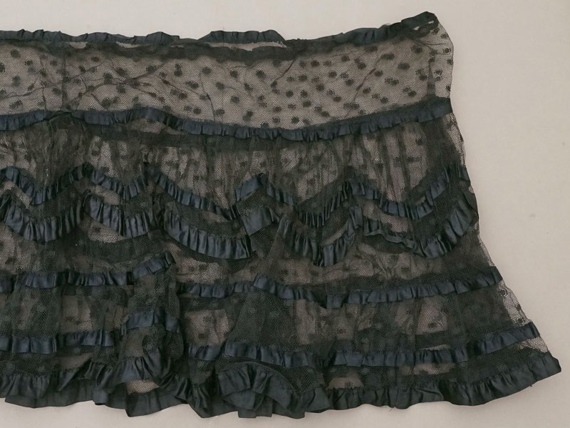 画像8: 1900年頃 アンティーク 47cm幅  ドレスの裾 ドットのチュール&シルクサテンリボン 黒  約430cm