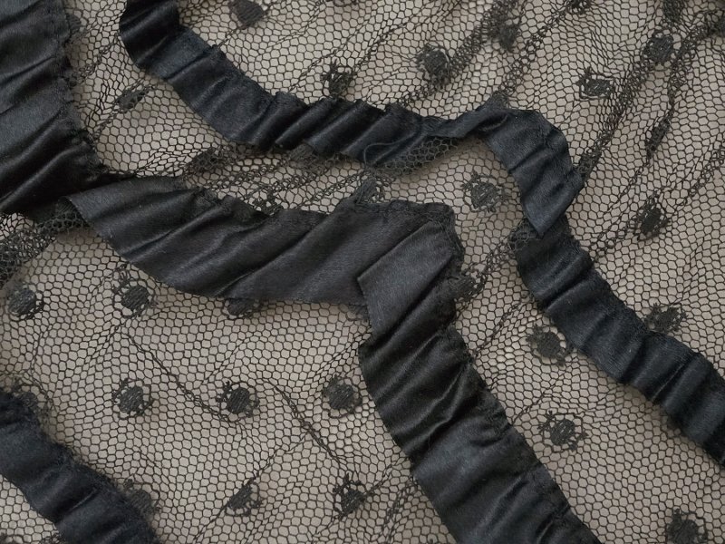 画像5: 1900年頃 アンティーク 47cm幅  ドレスの裾 ドットのチュール&シルクサテンリボン 黒  約430cm