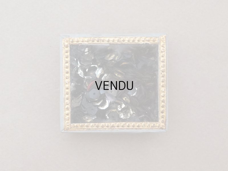 画像5: アンティーク ガラスの蓋の紙箱 シルバー色のスパンコール入り