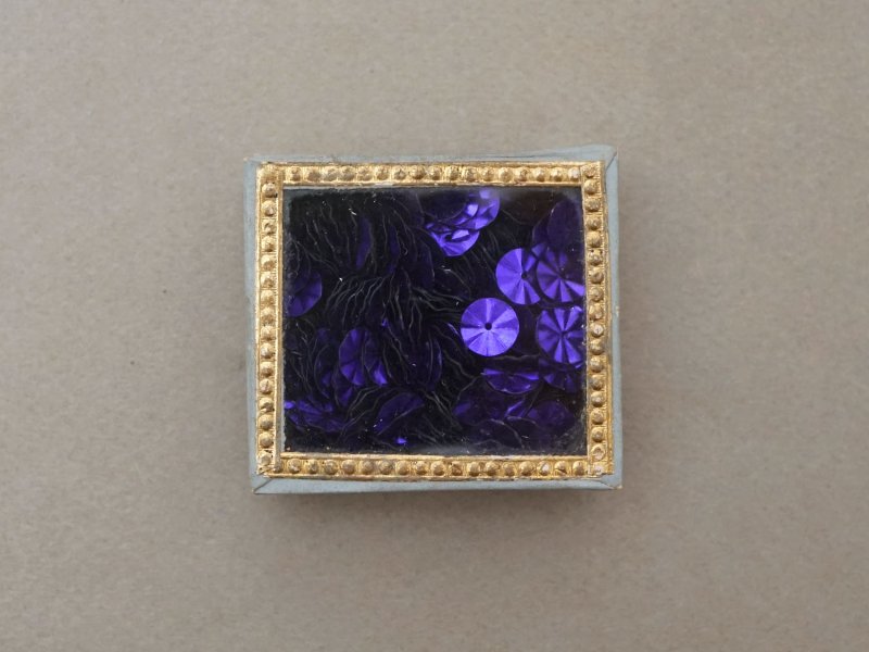 画像7: アンティーク ガラスの蓋の紙箱 パープルのスパンコール入り