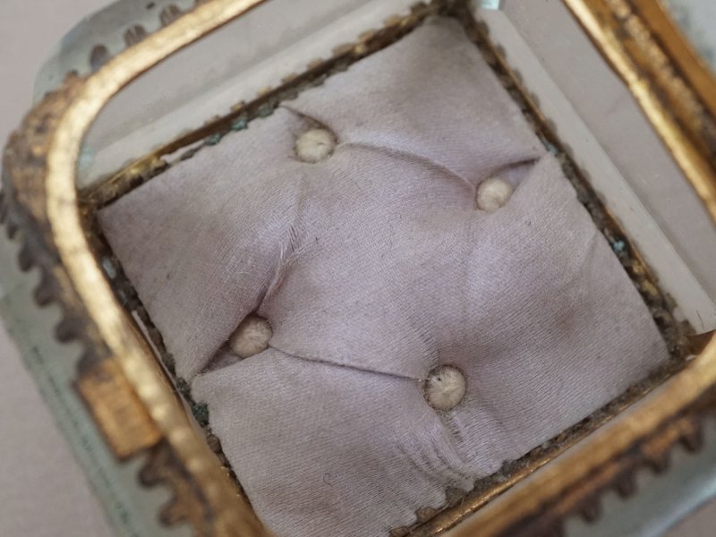 画像6: アンティーク ジュエリーボックス 薄紫 グレイッシュパープルのシルククッション