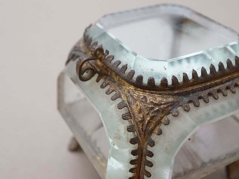 画像13: アンティーク ジュエリーボックス 薄紫 グレイッシュパープルのシルククッション