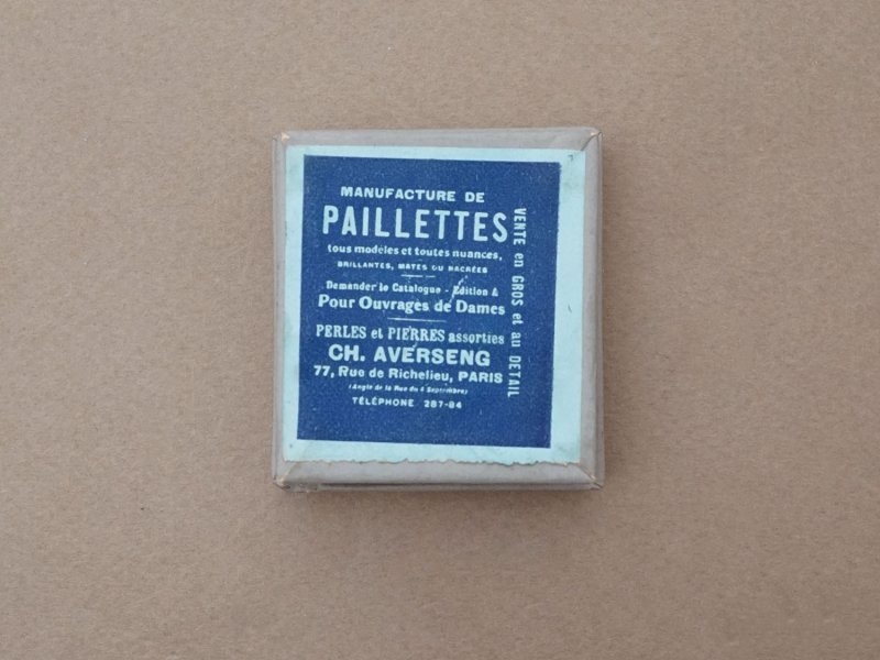 画像5: アンティーク ガラスの蓋の紙箱 パープルのスパンコール入り