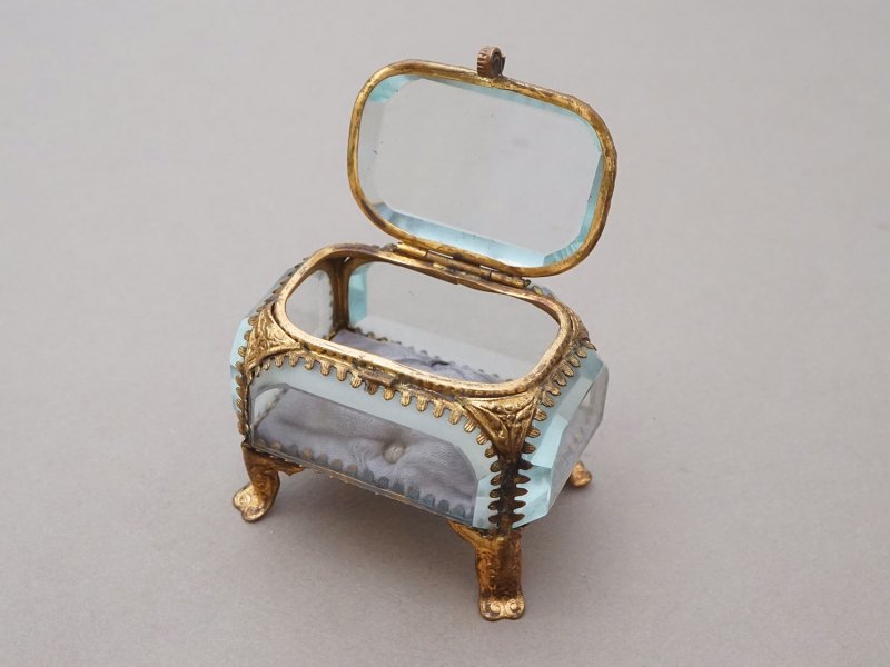 画像4: アンティーク ジュエリーボックス 薄紫 ラヴェンダーグレイのシルククッション