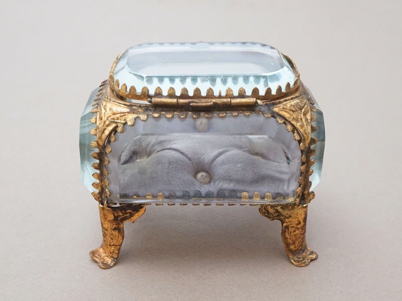 画像9: アンティーク ジュエリーボックス 薄紫 ラヴェンダーグレイのシルククッション