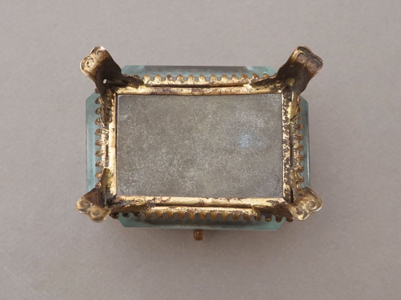 画像12: アンティーク ジュエリーボックス 薄紫 ラヴェンダーグレイのシルククッション