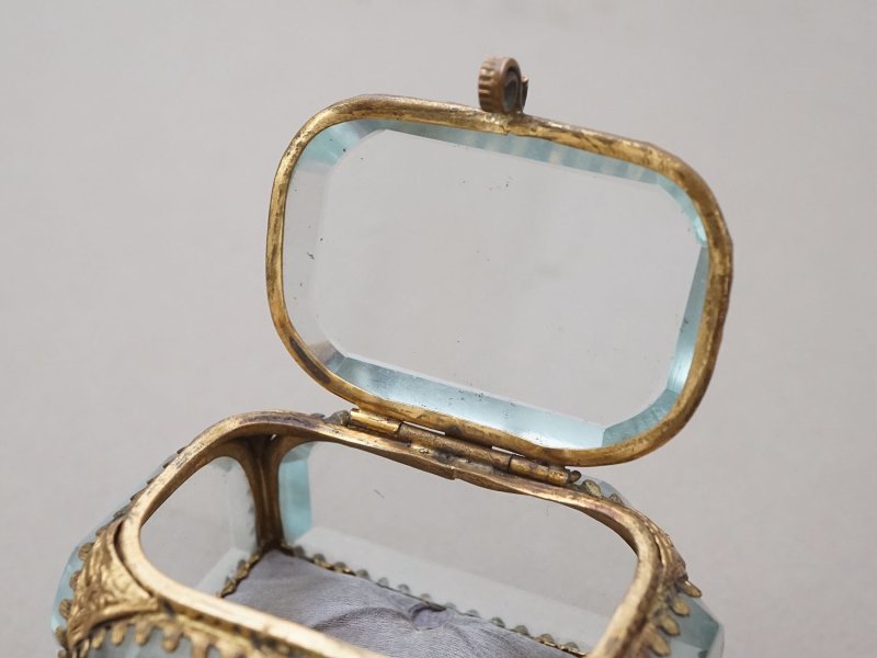 画像5: アンティーク ジュエリーボックス 薄紫 ラヴェンダーグレイのシルククッション