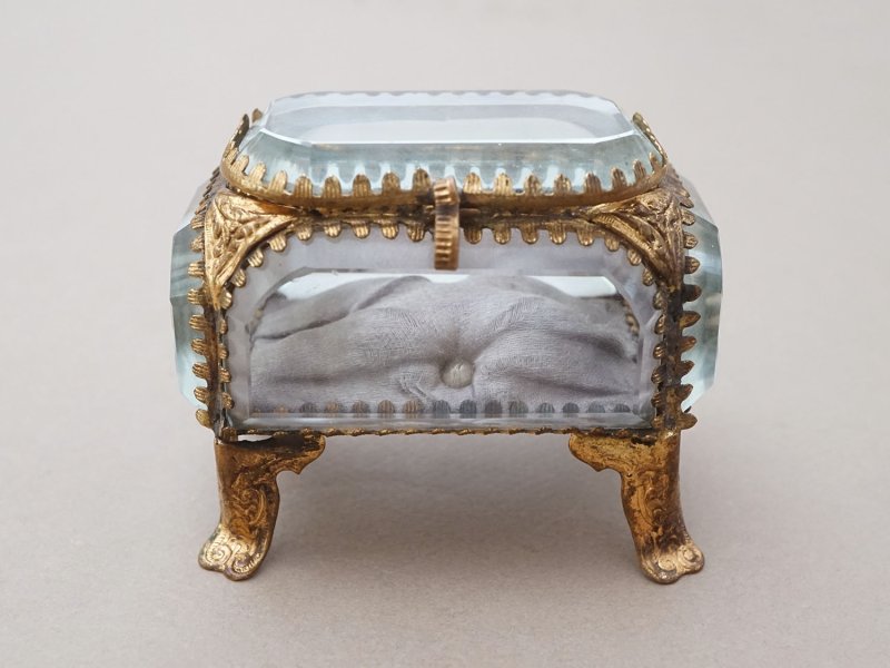 画像8: アンティーク ジュエリーボックス 薄紫 ラヴェンダーグレイのシルククッション