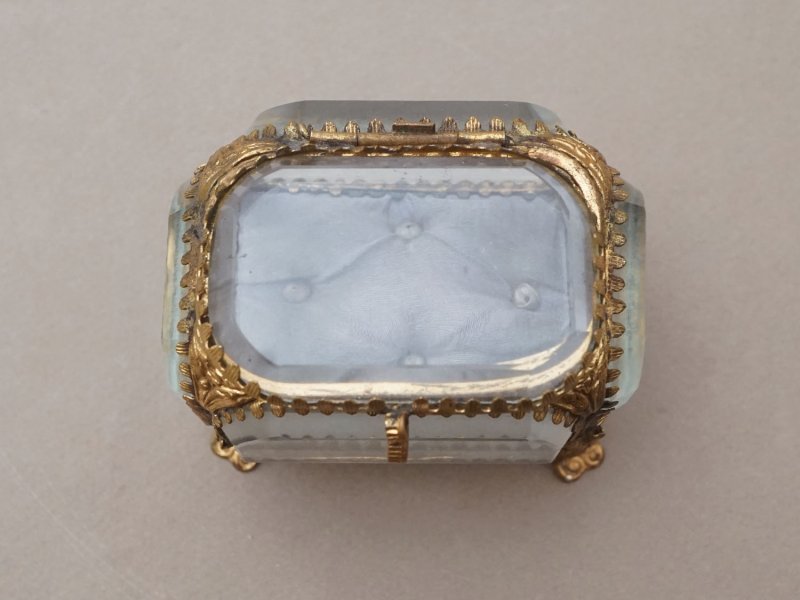 画像3: アンティーク ジュエリーボックス 薄紫 ラヴェンダーグレイのシルククッション