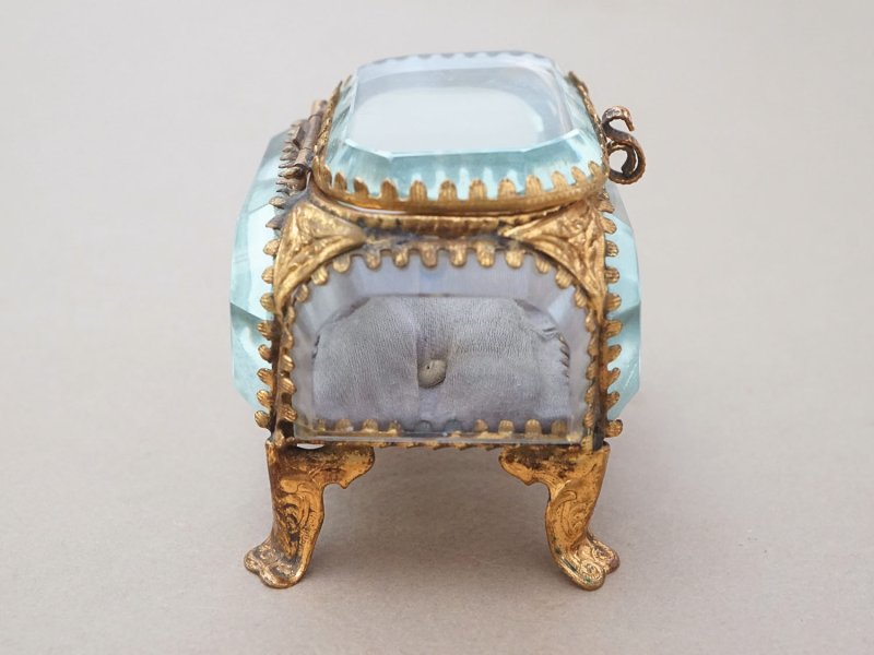 画像10: アンティーク ジュエリーボックス 薄紫 ラヴェンダーグレイのシルククッション