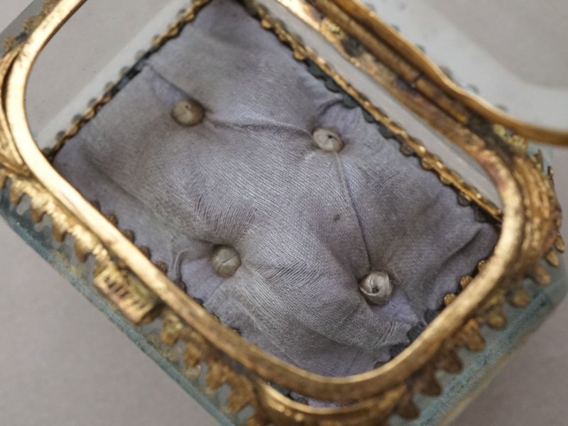 画像6: アンティーク ジュエリーボックス 薄紫 ラヴェンダーグレイのシルククッション