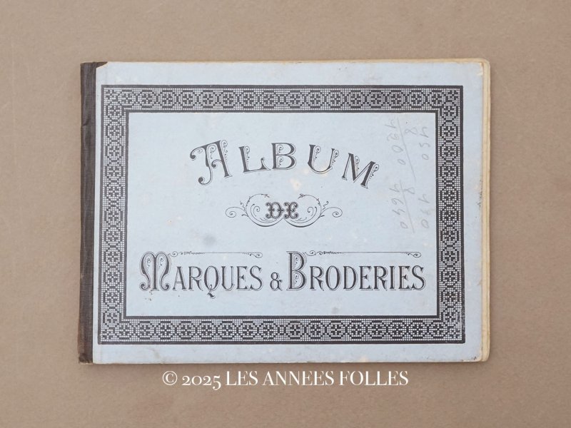 画像1: 19世紀末 アンティーク プランタン百貨店 刺繍図案帳 ALBUM DE MARQUES & BRODERIES - GRANDS MAGASINS DU PRINTEMPS PARIS -