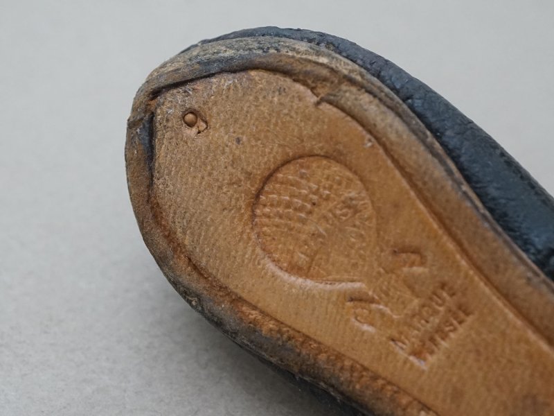 画像12: 19世紀末 アンティーク Louis Gustave Beaudelot JEMEAU ドールシューズ レザー 黒 (9) 約7.9×3.4cm