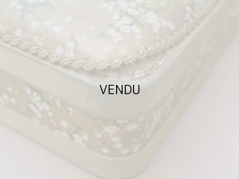 画像7: アンティーク 鈴蘭のお菓子箱 脚付き コンフィズリーの紙箱