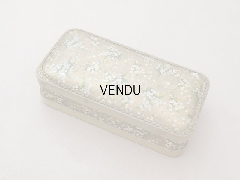 画像2: アンティーク 鈴蘭のお菓子箱 脚付き コンフィズリーの紙箱
