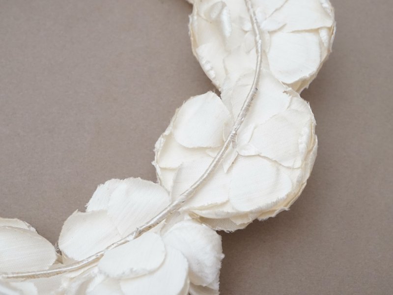 画像10: アンティーク シルクサテン 薔薇の布花のティアラ 花冠  エクリュ