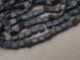 画像2: アンティーク 極小 スクエア ライン入りフレンチジェットのビーズ 4mm  (2)
