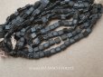 画像1: アンティーク 極小 スクエア ライン入りフレンチジェットのビーズ 4mm  (1)