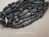 アンティーク 極小 スクエア ライン入りフレンチジェットのビーズ 4mm 