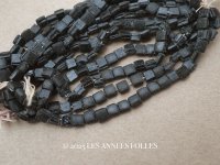 アンティーク 極小 スクエア ライン入りフレンチジェットのビーズ 4mm 