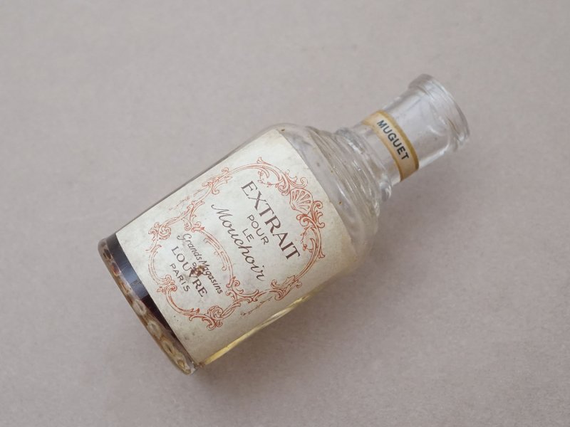 画像2: アンティーク パフュームボトル 鈴蘭 香水瓶 EXTRAIT POUR LE MOUCHOIR MUGUET - GRANDS MAGASINS DU LOUVRE PARIS -