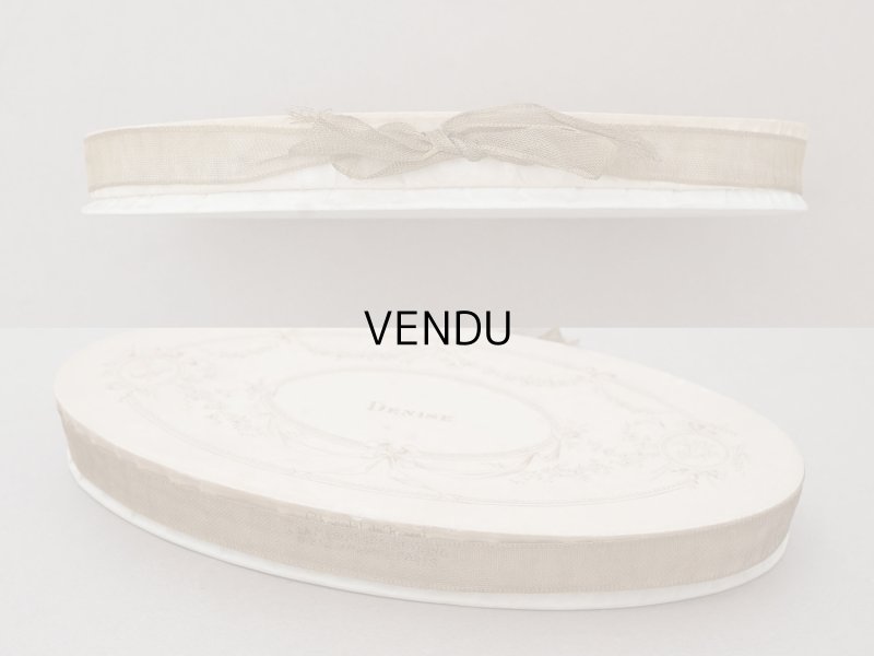 画像3:  1909年 アンティーク『マルキーズ・ ドゥ・セヴィニエ』のお菓子箱 薔薇とリボンのガーランド - MARQUISE DE SEVIGNE PARIS -