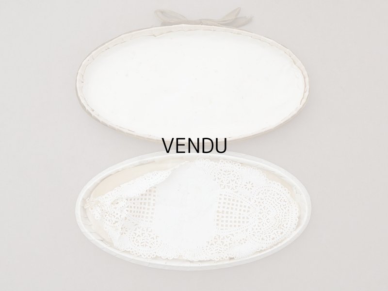 画像5:  1909年 アンティーク『マルキーズ・ ドゥ・セヴィニエ』のお菓子箱 薔薇とリボンのガーランド - MARQUISE DE SEVIGNE PARIS -