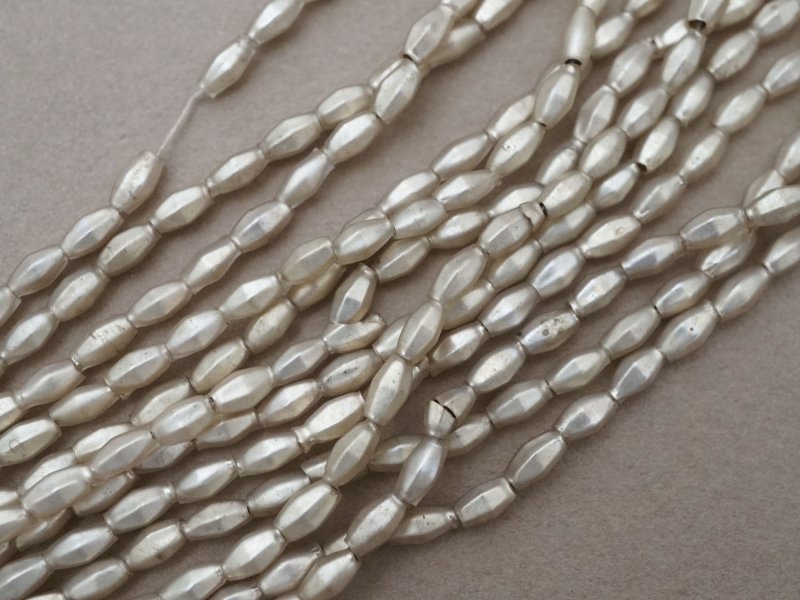 画像4: アンティーク スフレビーズ シルバー カット入り 3×5mm 約660ピースのセット 吹きガラス製 ビーズ