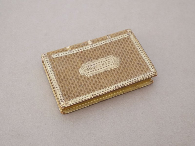 画像7: 19世紀末 未使用 アンティーク 縁取り レースペーパー 製箱用 幅2.5mm 長さ53cm 12ピースのセット