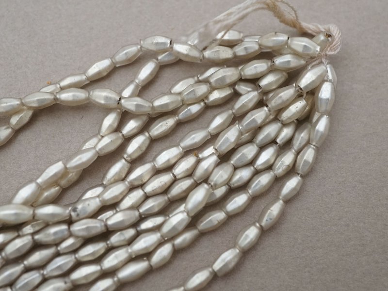 画像3: アンティーク スフレビーズ シルバー カット入り 3×5mm 約660ピースのセット 吹きガラス製 ビーズ