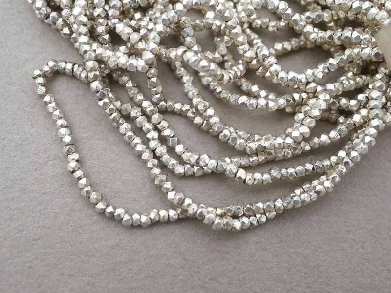 画像3: 【セール対象外】【クーポン対象外】アンティーク メタルビーズ 大粒 カット入り ホワイトシルバー メタル製 ビーズ P7