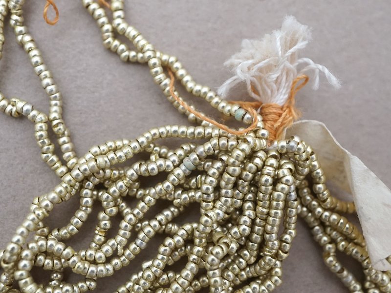 画像4: アンティーク 極小 メタルビーズ 丸 シャンパンゴールド メタル製 ビーズ A.M. 6