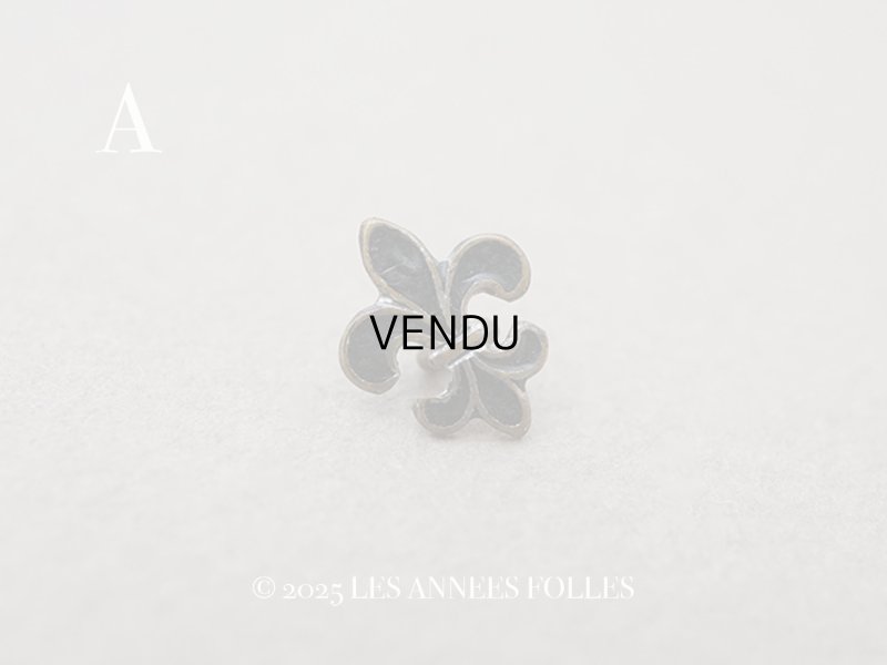 画像2: アンティーク ドール用 極小 ボタン 百合の紋章 8.5×10.5mm