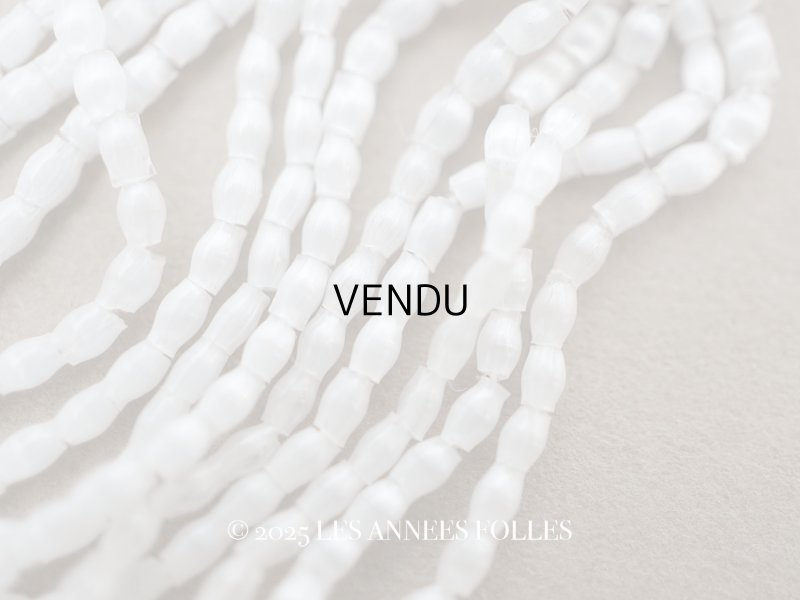 画像1: アンティーク 極小 スフレビーズ ライン入り パールホワイト サティネビーズ 約1.5×2.5mm  約600ピース