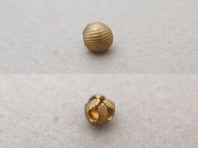画像2: アンティーク 極小 4.5mm ボタン ストライプ ゴールド 1ピース